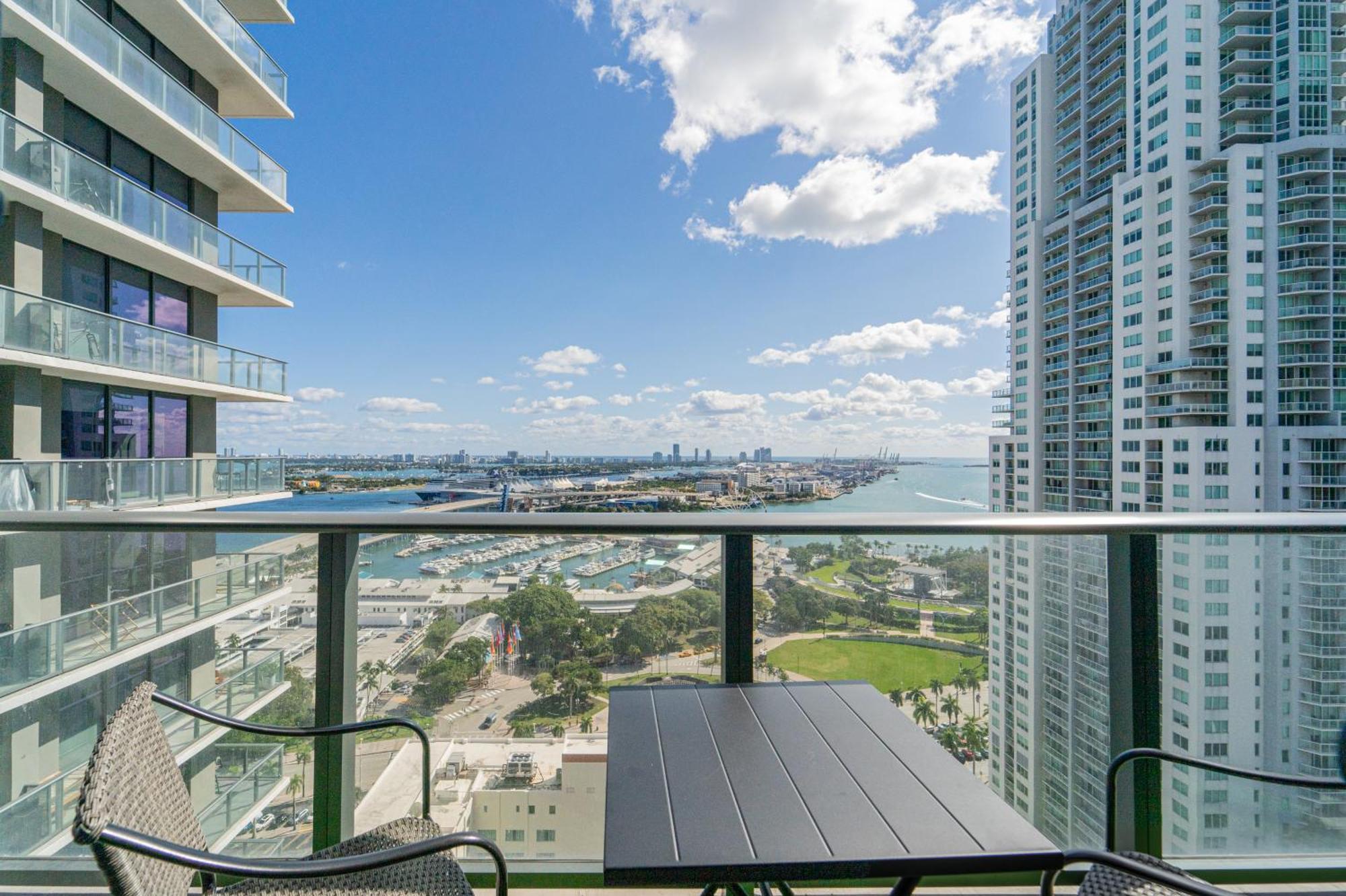 Devereaux Miami Luxury One-Bedroom And Studios מראה חיצוני תמונה