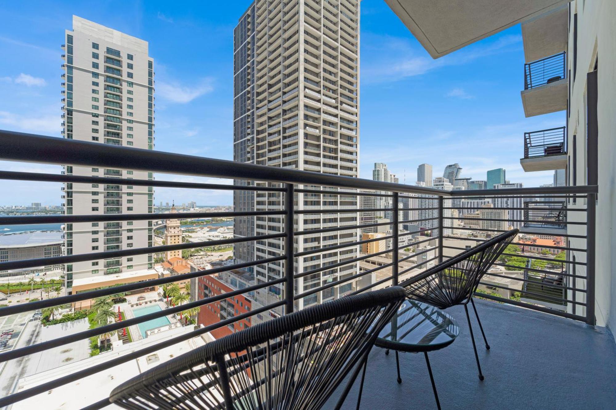 Devereaux Miami Luxury One-Bedroom And Studios מראה חיצוני תמונה