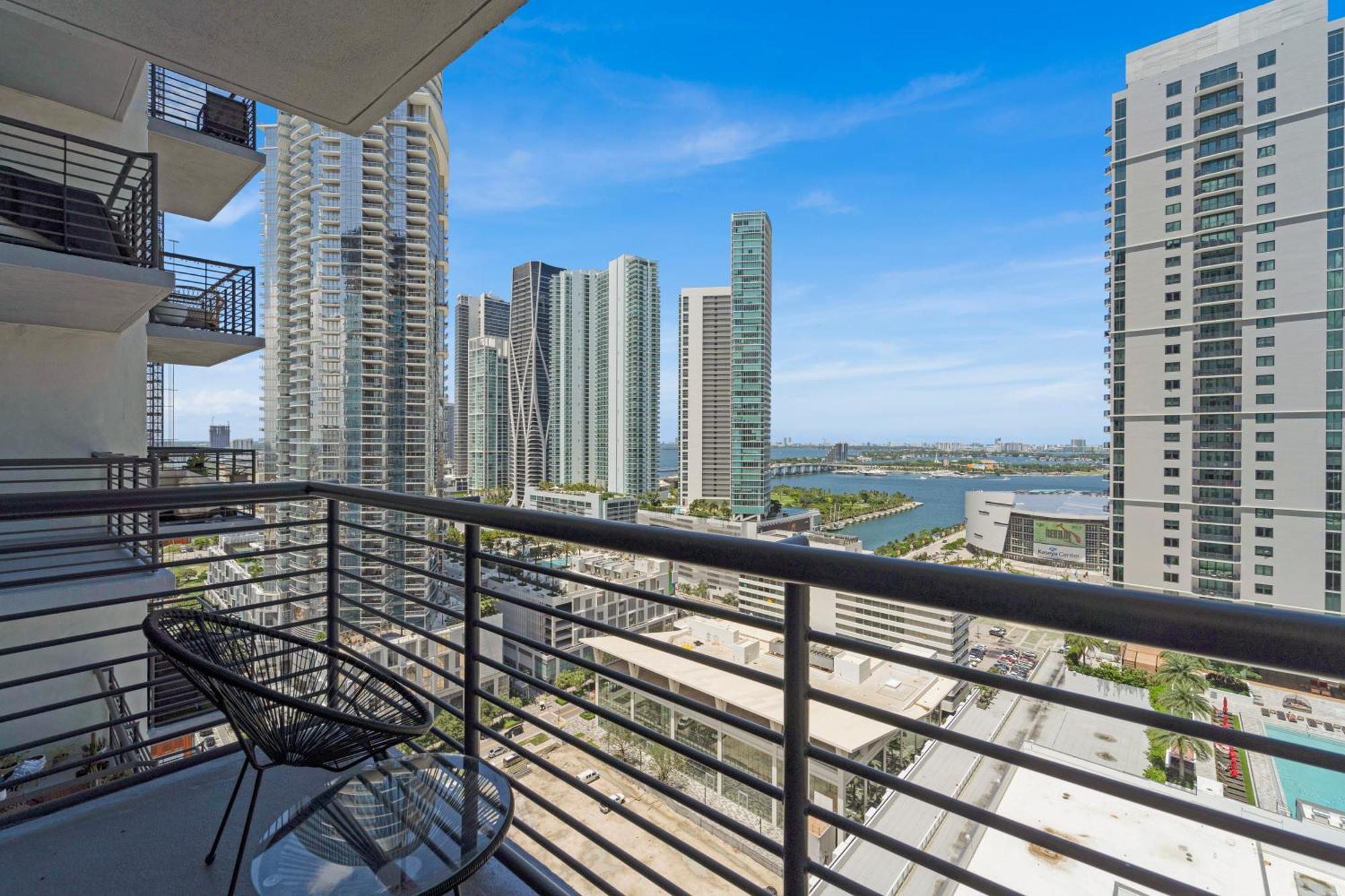 Devereaux Miami Luxury One-Bedroom And Studios מראה חיצוני תמונה