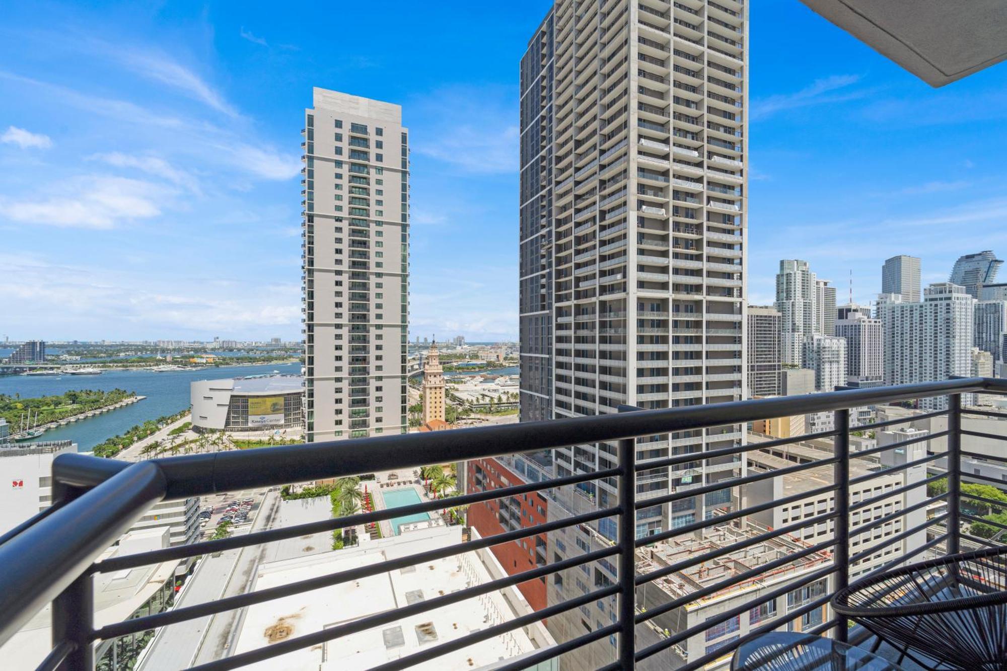 Devereaux Miami Luxury One-Bedroom And Studios מראה חיצוני תמונה